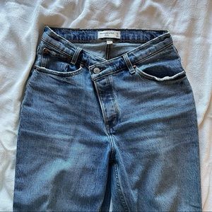 Abercrombie Curve Love High Rise Dad Jeans - Medium Wash